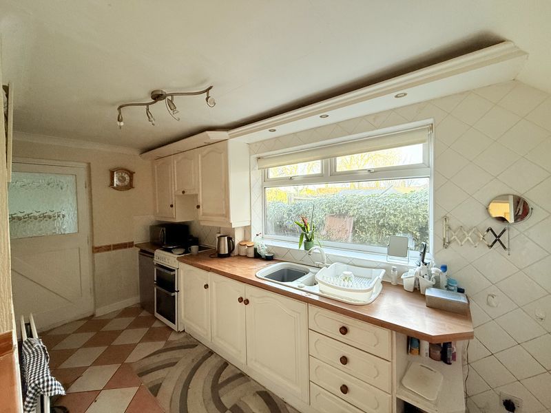 Kitchen- click for photo gallery